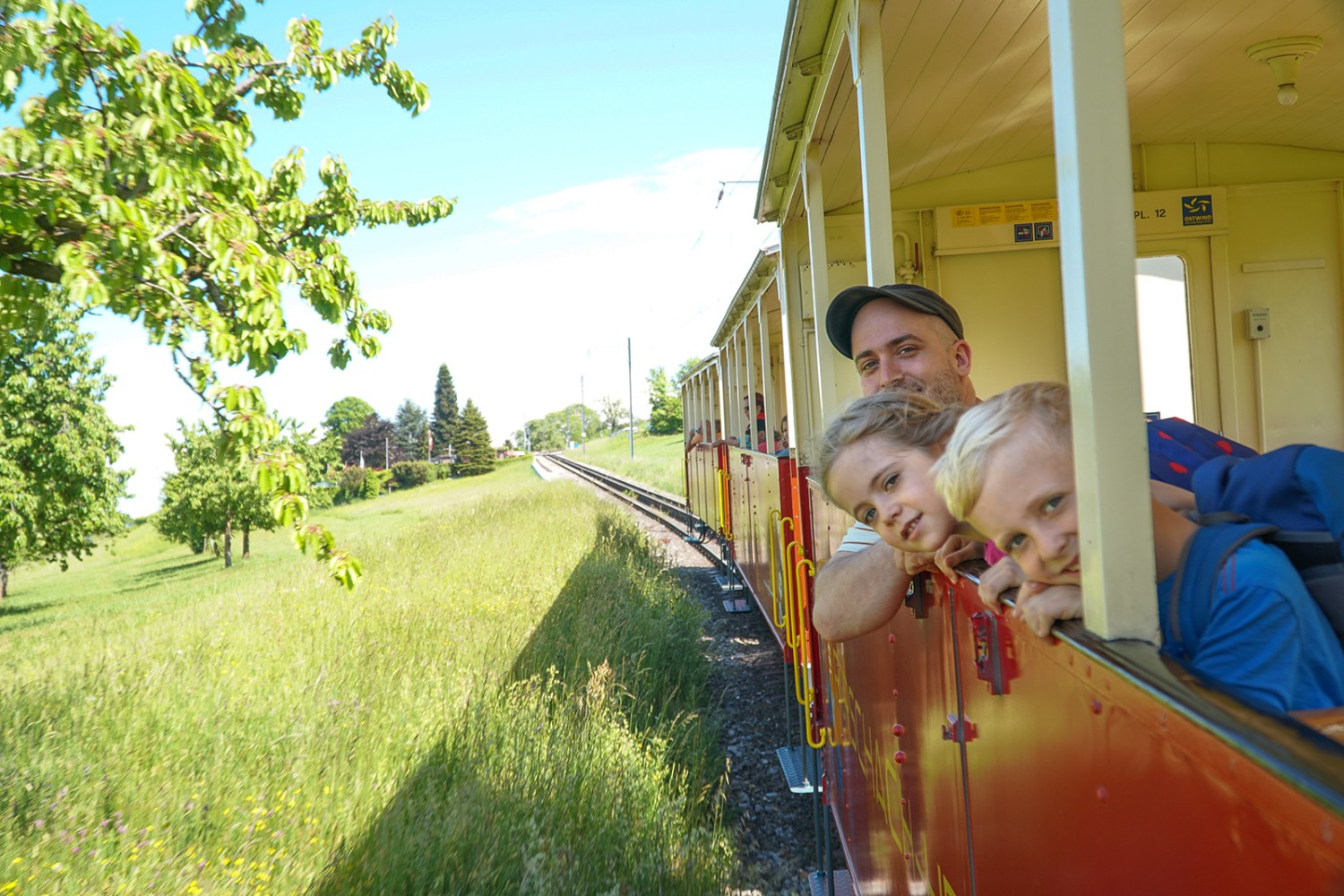 Zur Belohnung dürfen die Kinder ein Stück mit der Zahnradbahn fahren.