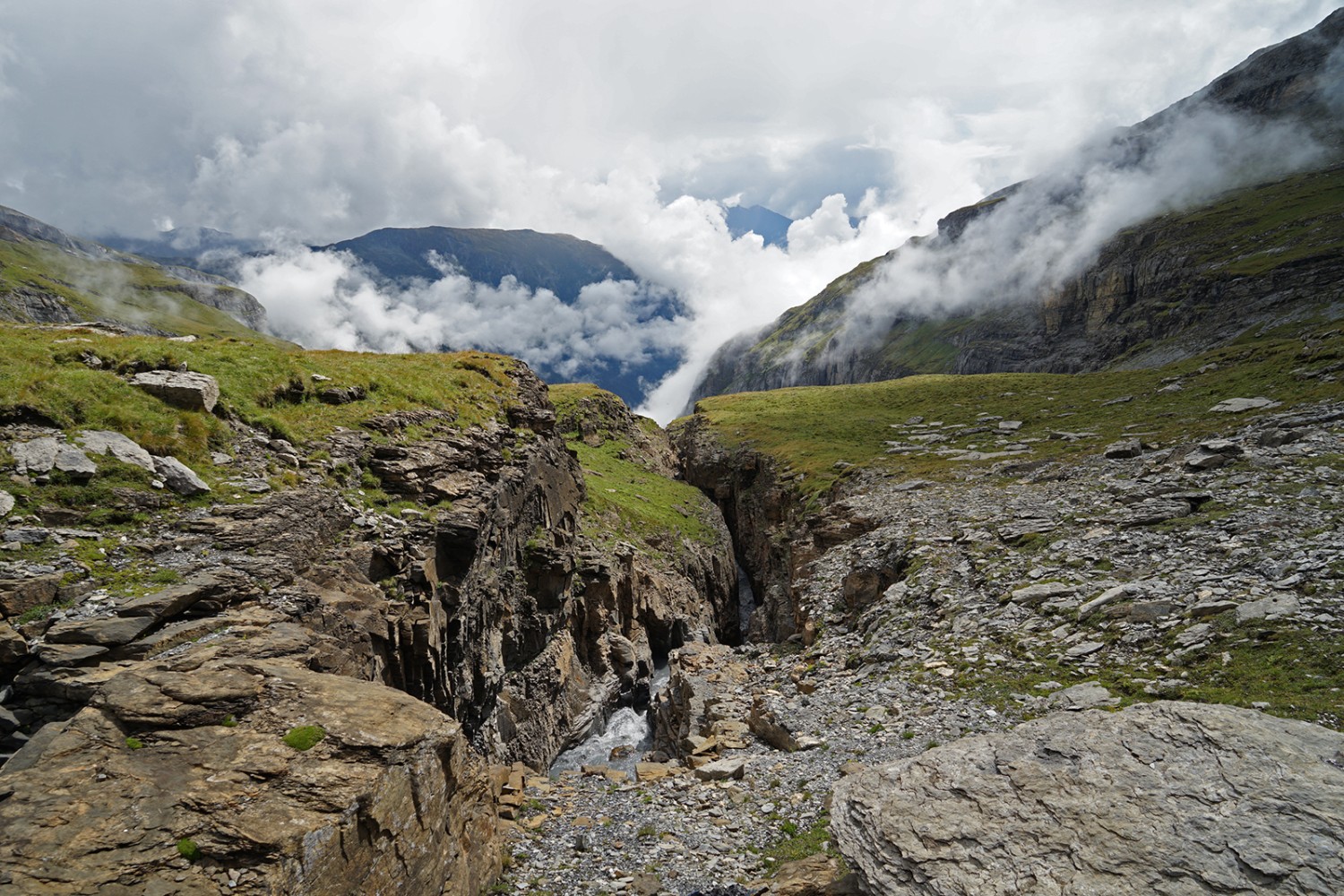 Scènes teintées de mysticisme entre Forcla da Gavirolas et Alp Mer.