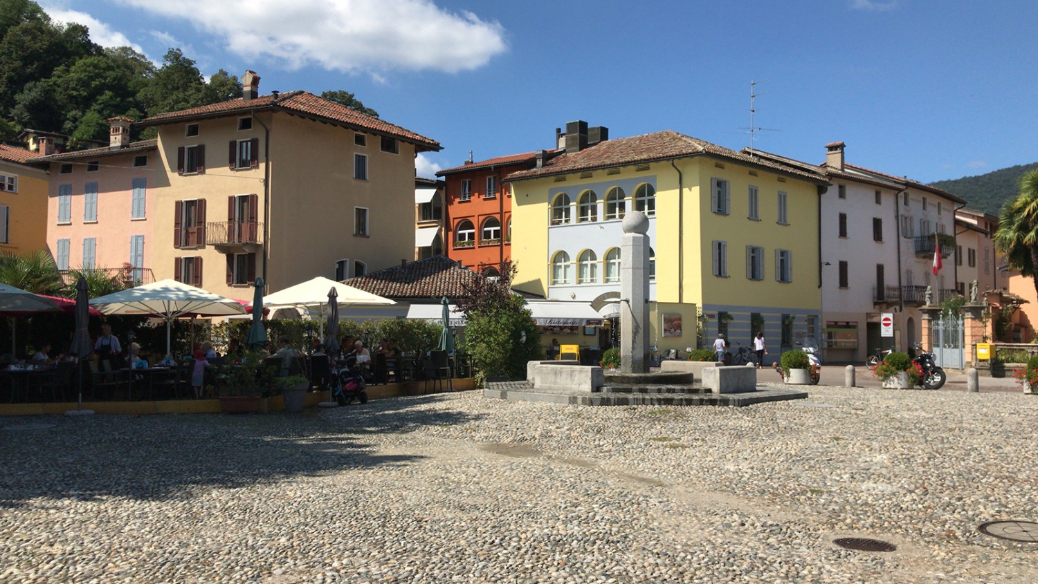 Piazza in CaslanoBilder: Werner Forrer