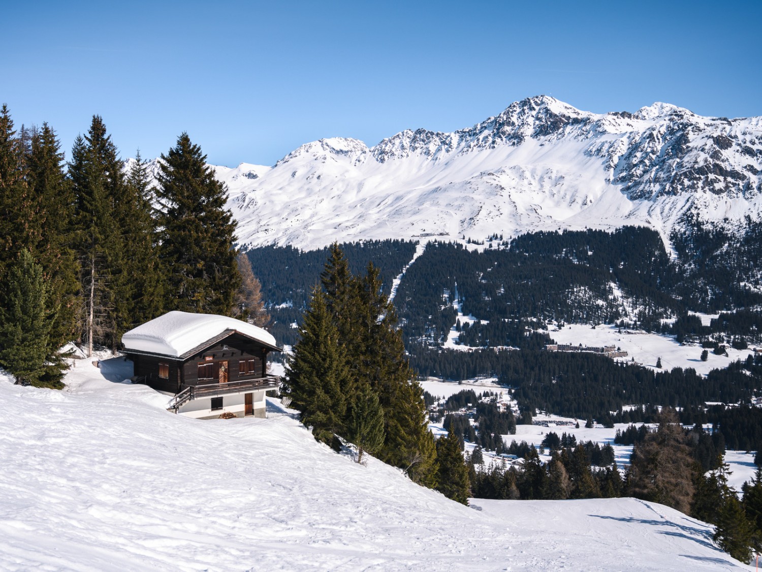 Il n’est pas rare d’apercevoir des chalets idylliques. Photo: Jon Guler