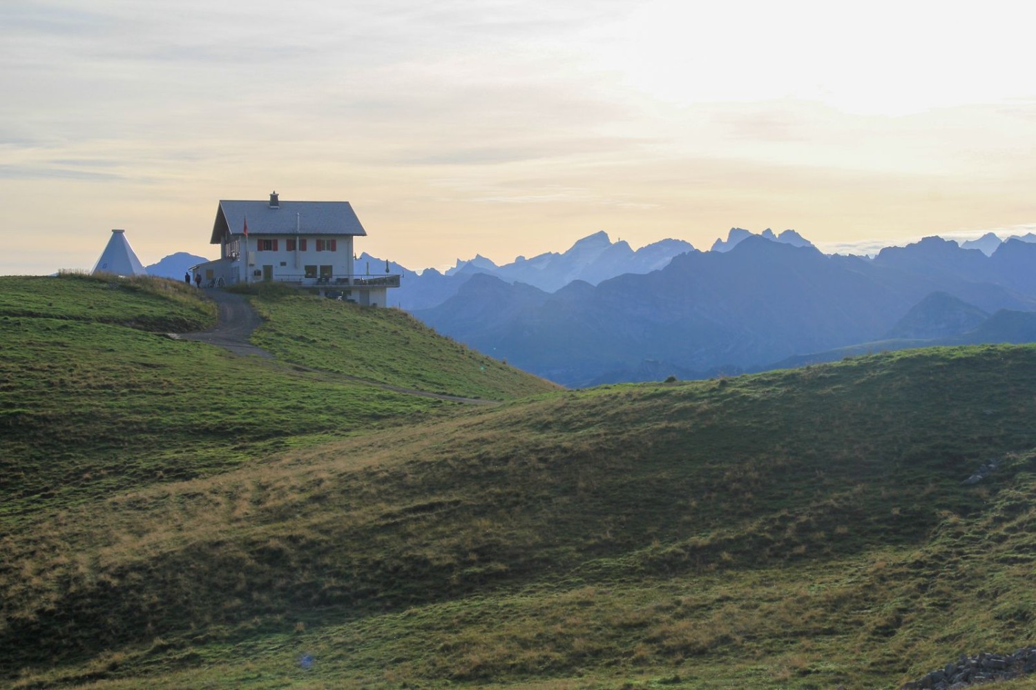 Das Berghuis Schönbüel liegt aussichtsreich.