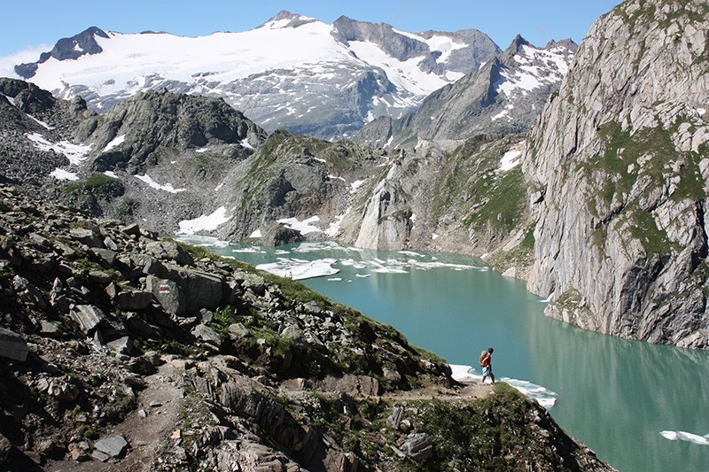 Blick auf den Lago Sfundau und den Basòdinogletscher.