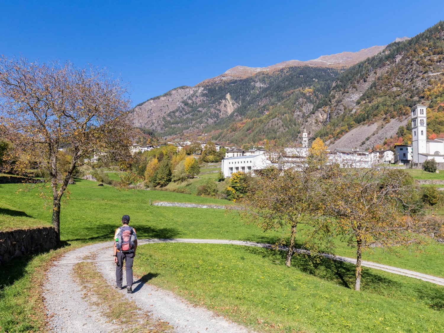 Viele Kehre und Blicke ins Tal. Bild: Daniel Fleuti