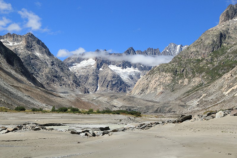 A l’extrémité du lac du Grimsel, le randonneur atteint le bord du glacier de l’Unteraar. Photo: Elsbeth Flüeler