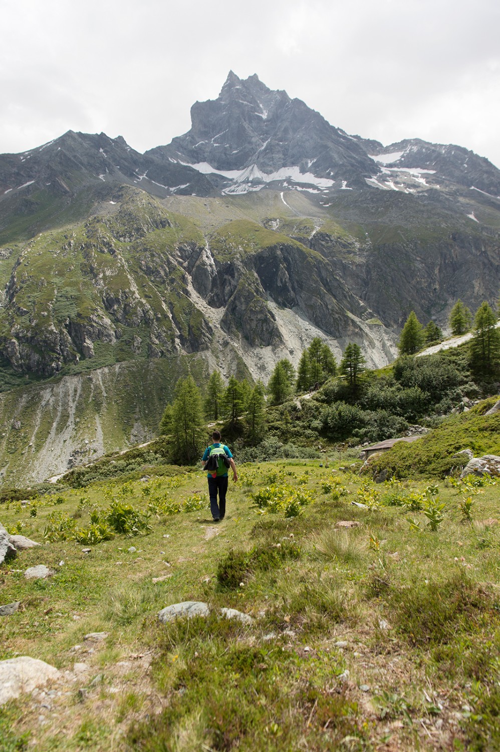 Oberhalb der Cabane du Petit Mountet erstreckt sich eine weitgehend unberührte Bergwelt.