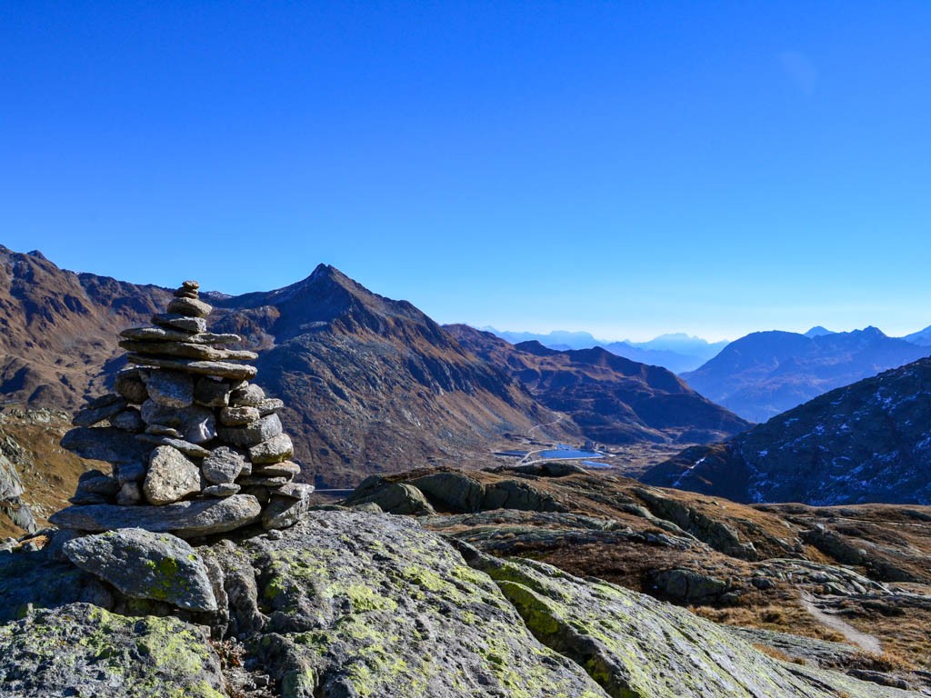 Vue sur les lacs au sommet du col du Gothard. Photo: Sabine Joss