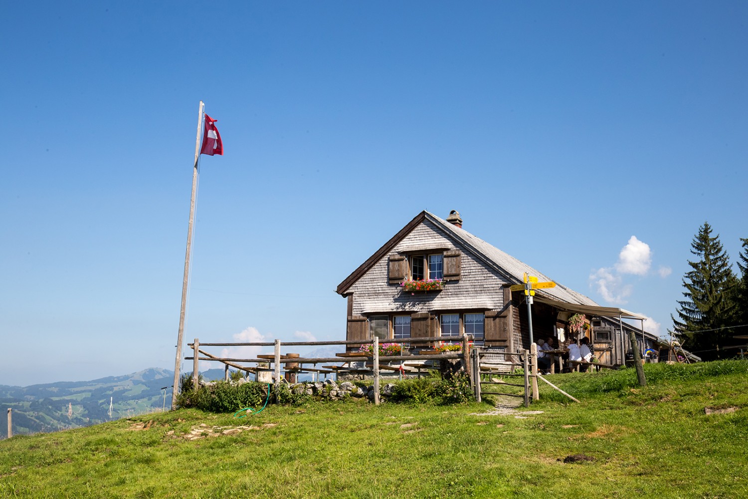 A l’alpage Oberbächen, on peut déguster du fromage et du «Schlorzi» fait maison.