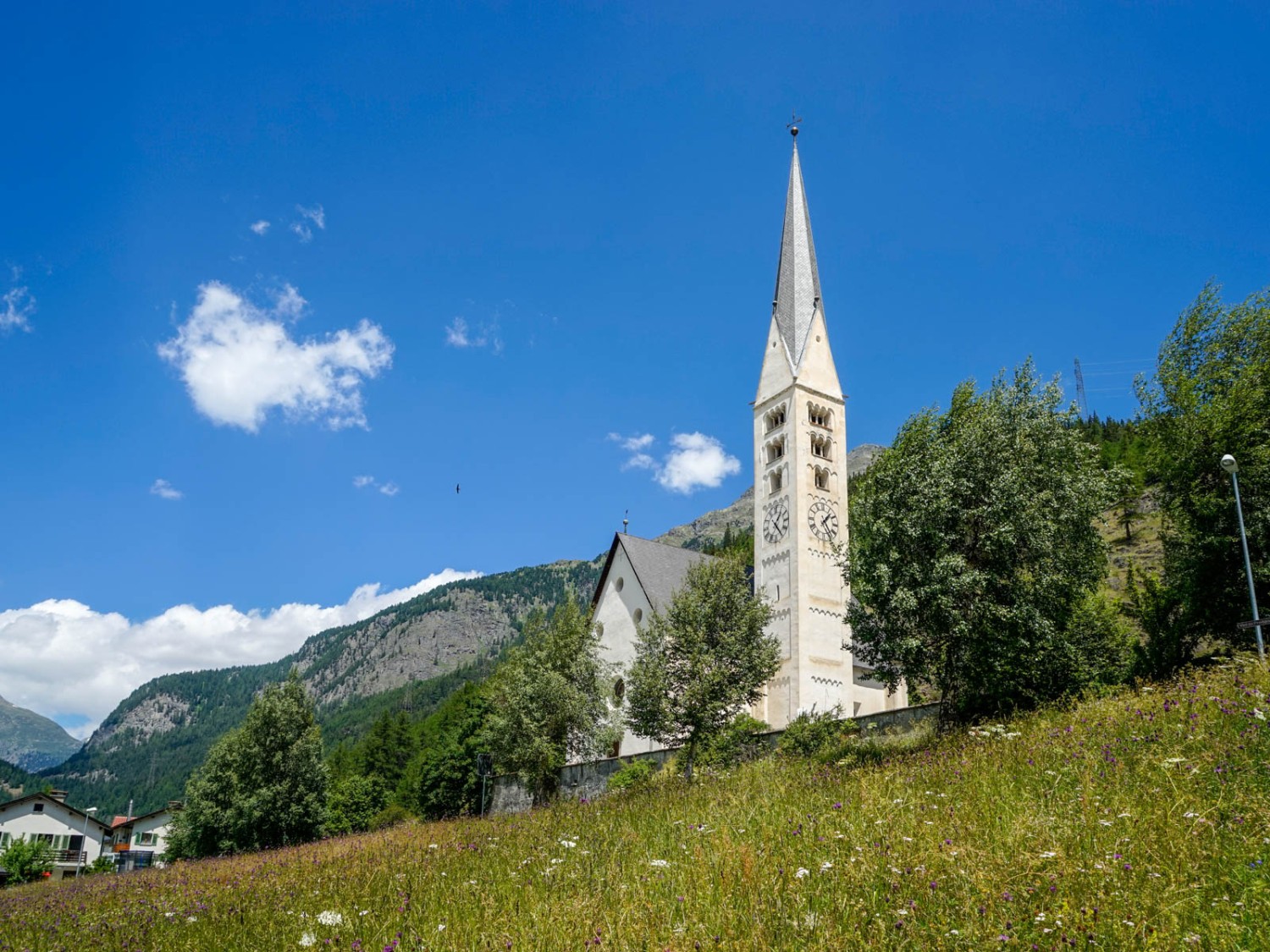 Die evangelische Pfarrkirche von Zernez. Bild: Fredy Joss