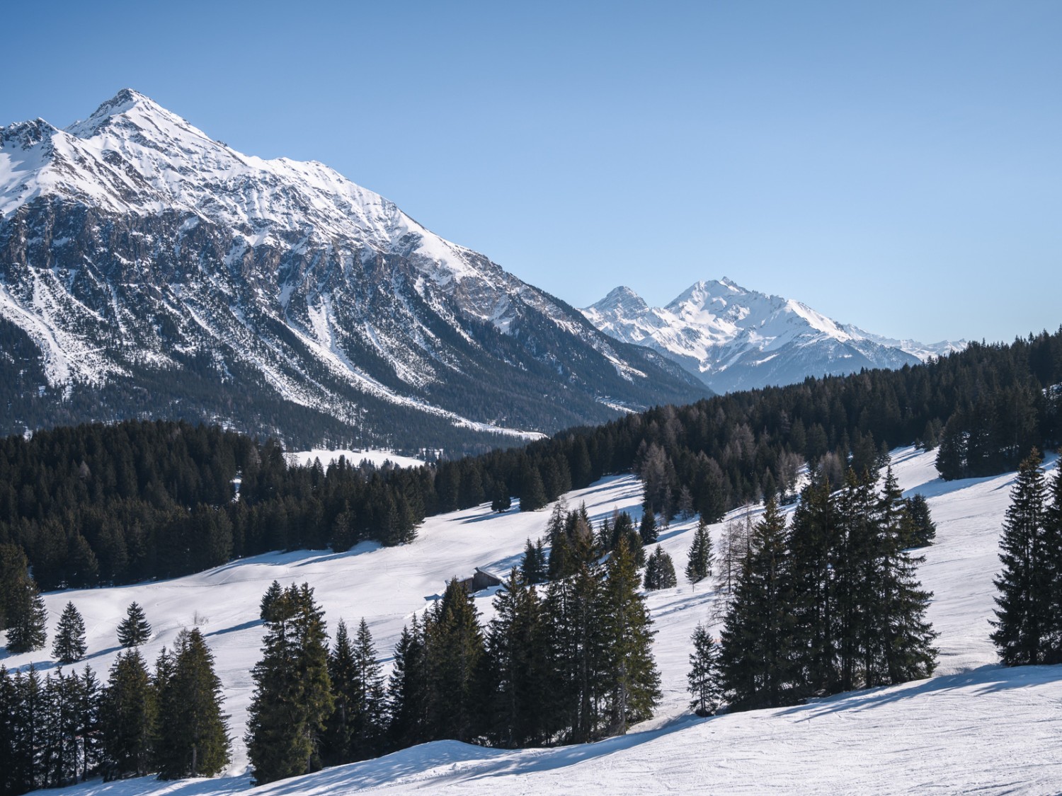 Vers la fin de la randonnée, le magnifique panorama alpestre peut encore être admiré. Photo: Jon Guler