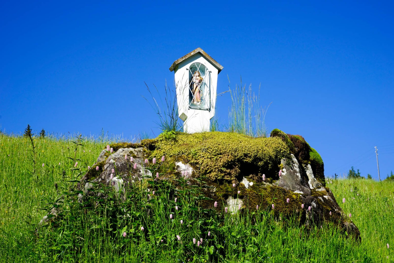 Pas de doute, on marche sur des terres catholiques. Photo: Fredy Joss