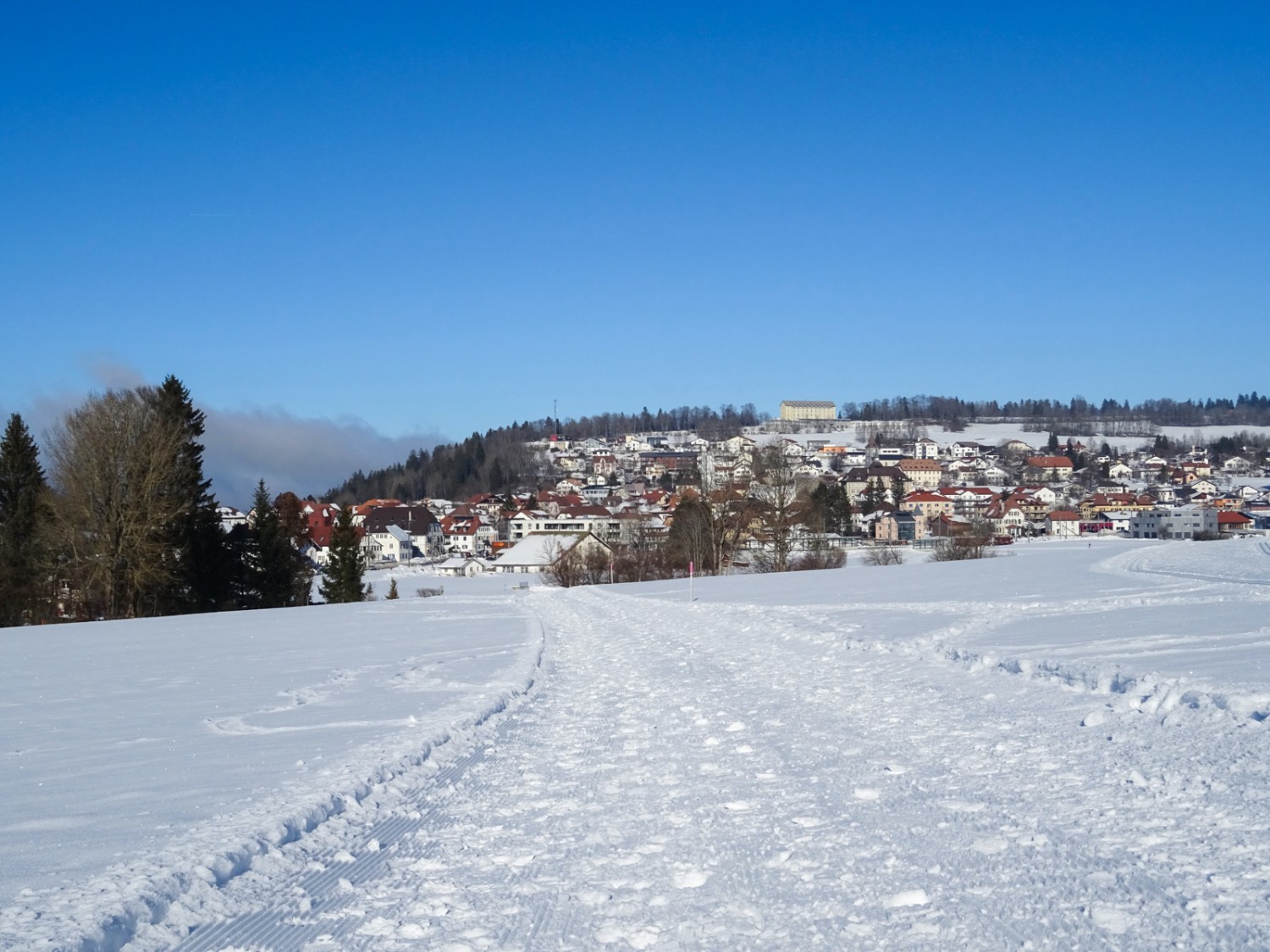 In Le Noirmont gibt es Gelegenheit zum Einkehren. Bild: Sabine Joss