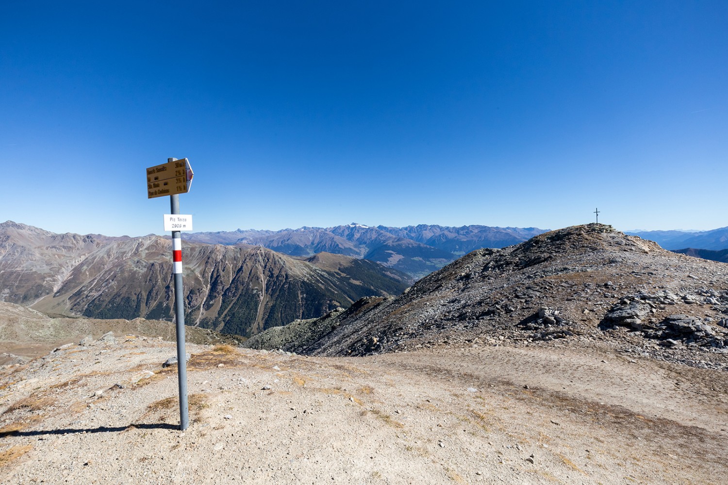 Grands espaces et vue imprenable depuis le Piz Terza. 