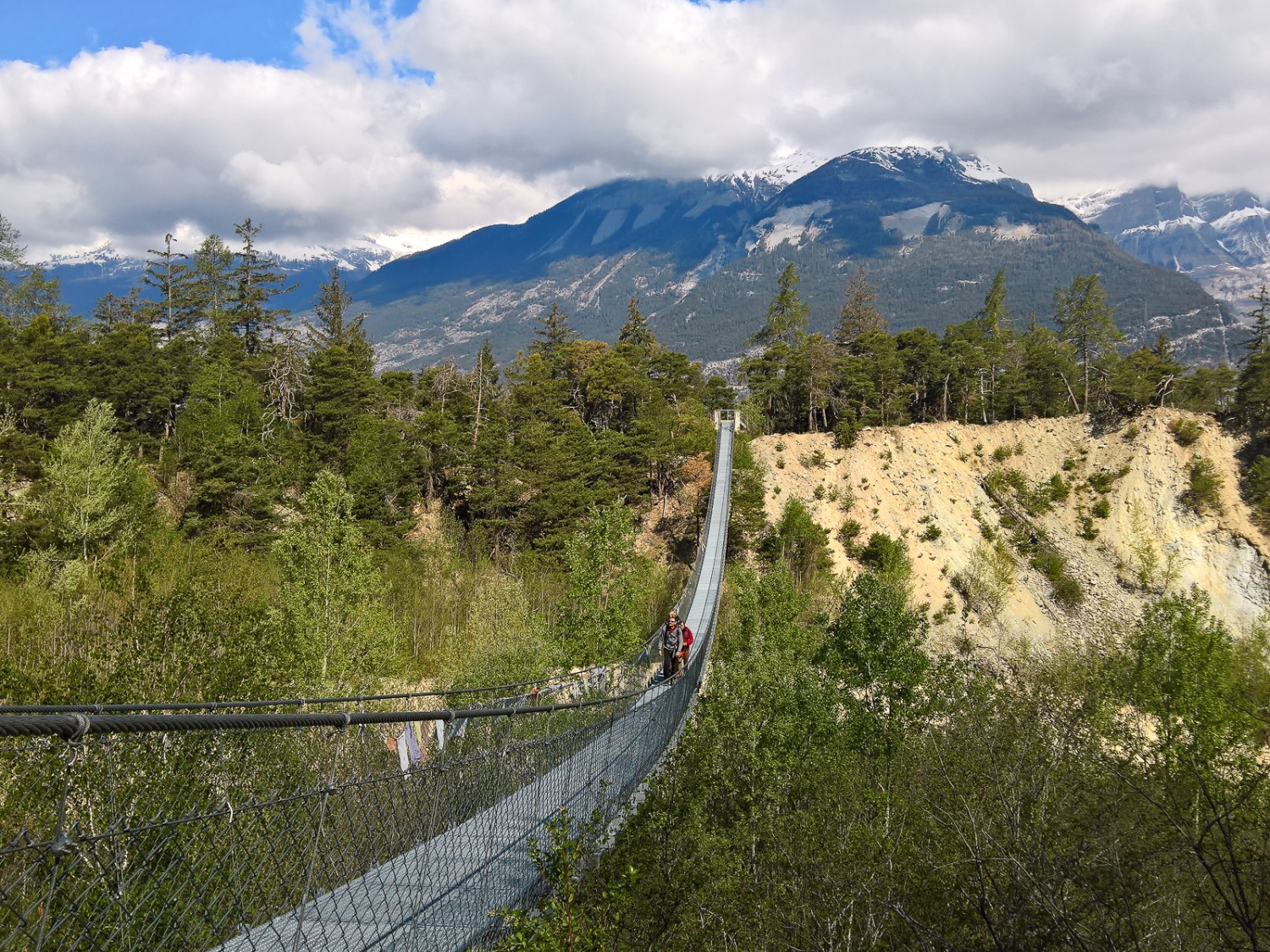 Spettacolare ponte Bhutan: si attraversa l’Illgraben su un ponte sospeso lungo 134 metri. Foto: Andreas Staeger