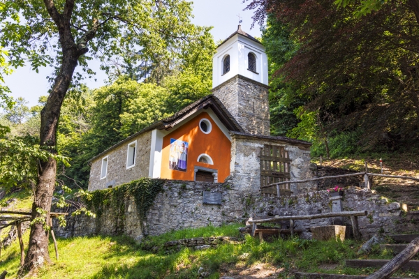 Trois châteaux tessinois et un village fantôme