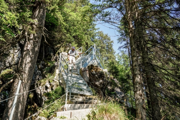 Belle vue, lieu sacré et site touristique