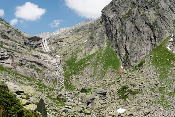 Tout là-haut vers la Gelmerhütte