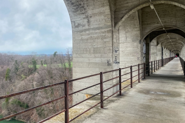 Durch den Viadukt von Fribourg wandern