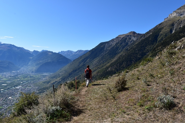 Randonnée au-dessus de la vallée du Rhône