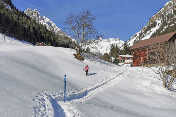 En raquettes au-dessus de la vallée de la Reuss