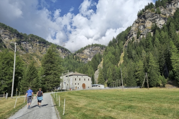 Sur le col de la Bernina via Alp Grüm