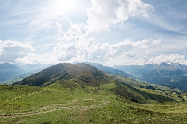 Viandar cun vista al Piz Mundaun