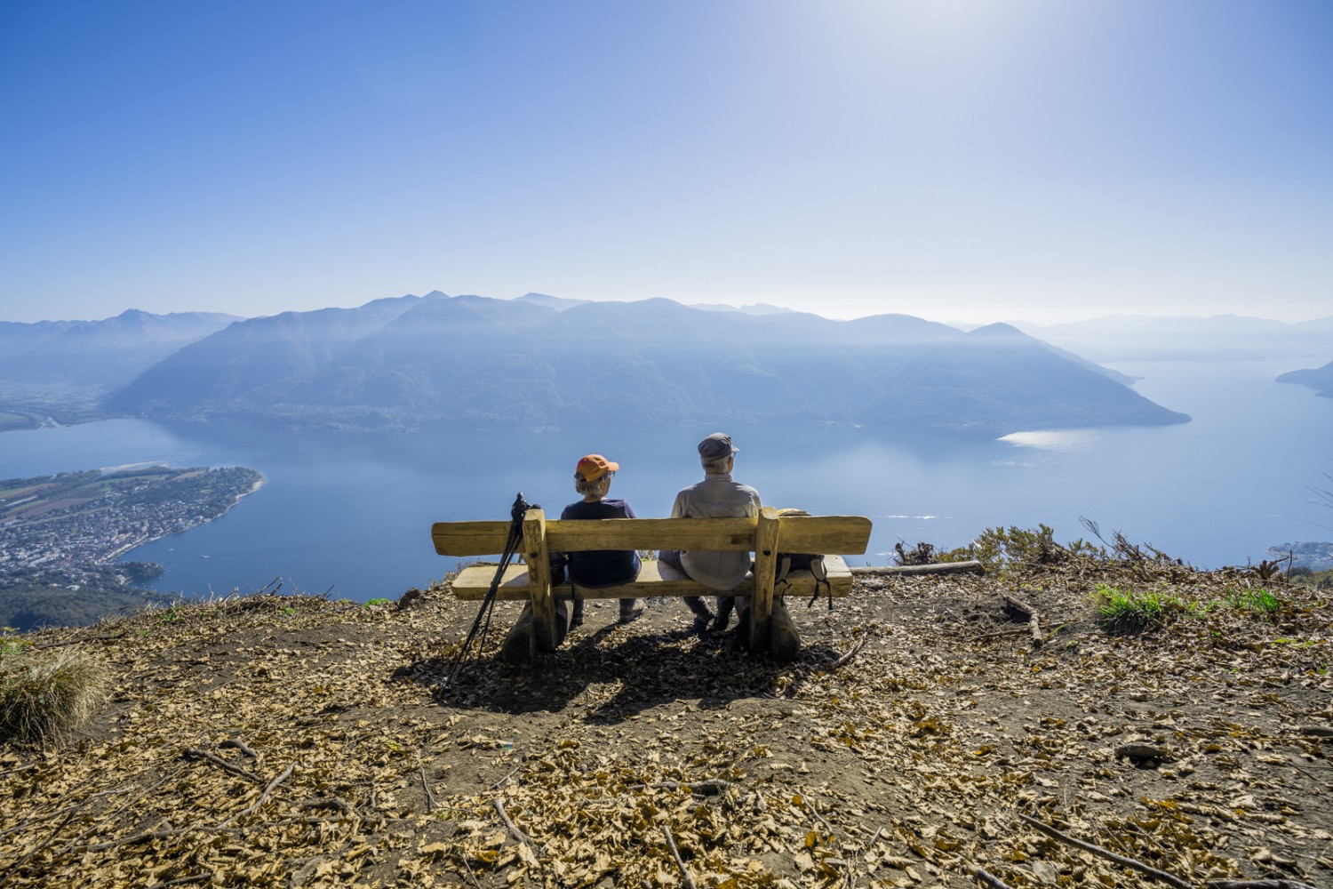 Das vermutlich schönste Bänkli der Schweiz auf dem Corona di Pinz. Bild: Wanderblondies