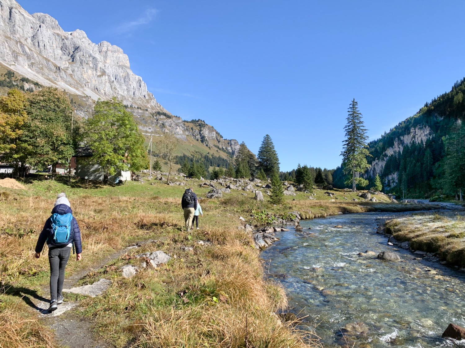 Le chemin de randonnée serpente le long du ruisseau Fätschbach. Photo: Monika Leuenberger