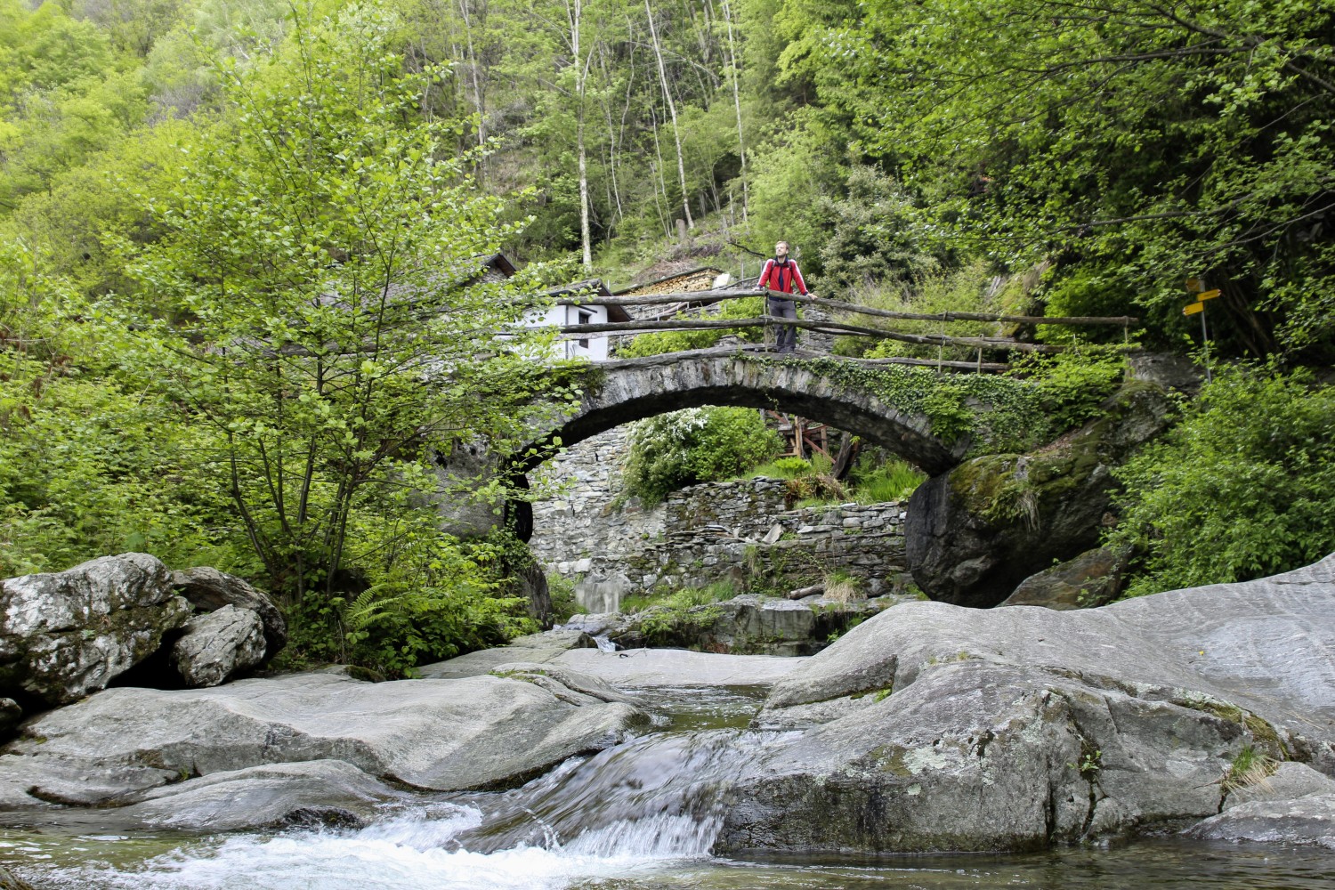 Brücke über den Ri di Mulitt bei Pila.