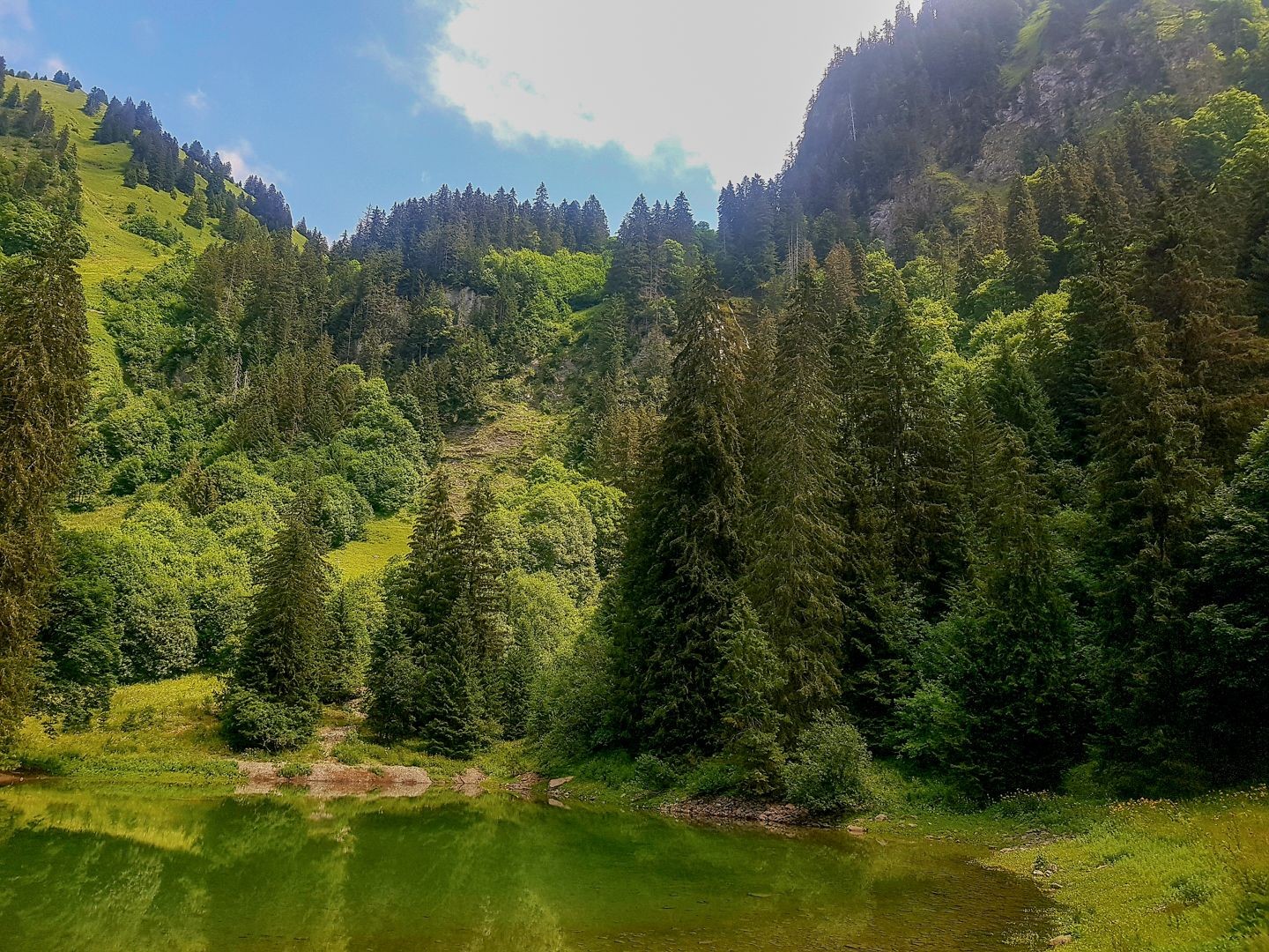 Un petit bijou qui mérite le détour: le lac de La Coudré, en contrebas de la cabane de Bounavaux.