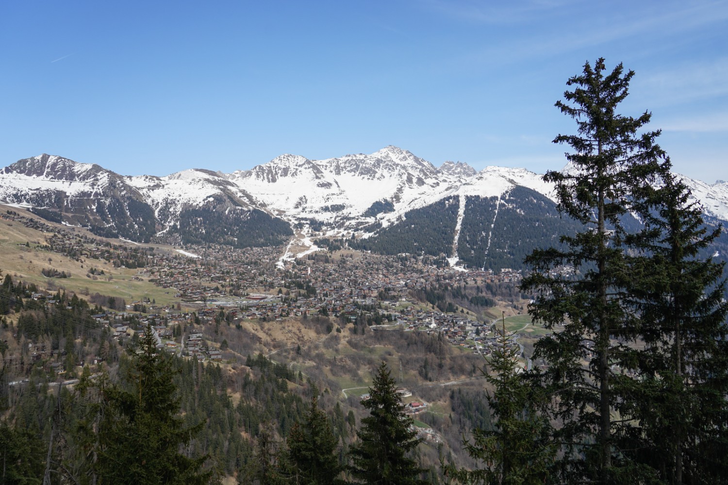 Verbier aujourd’hui: sur les anciens alpages, des chalets, pour la plupart des résidences secondaires, s’étendent à perte de vue. Photo: Reto Wissmann