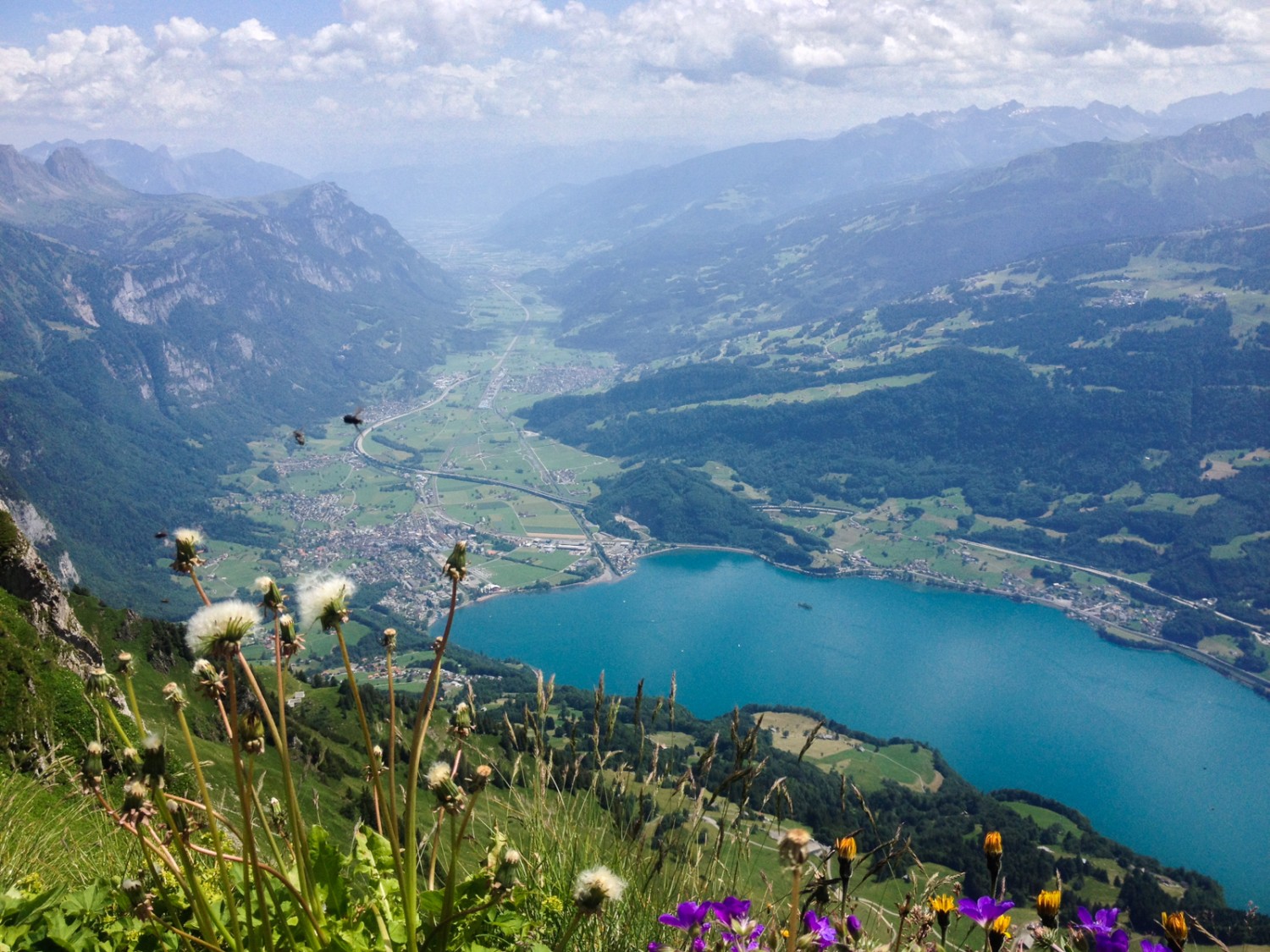 Unten liegt der Walensee. Bild: Claudia Peter