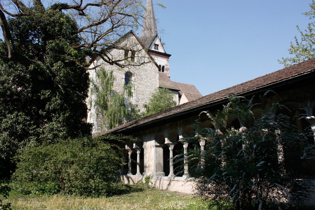 Le cloître et la cathédrale du monastère de Tous-les-Saints.             Photo: Anne-Sophie Scholl