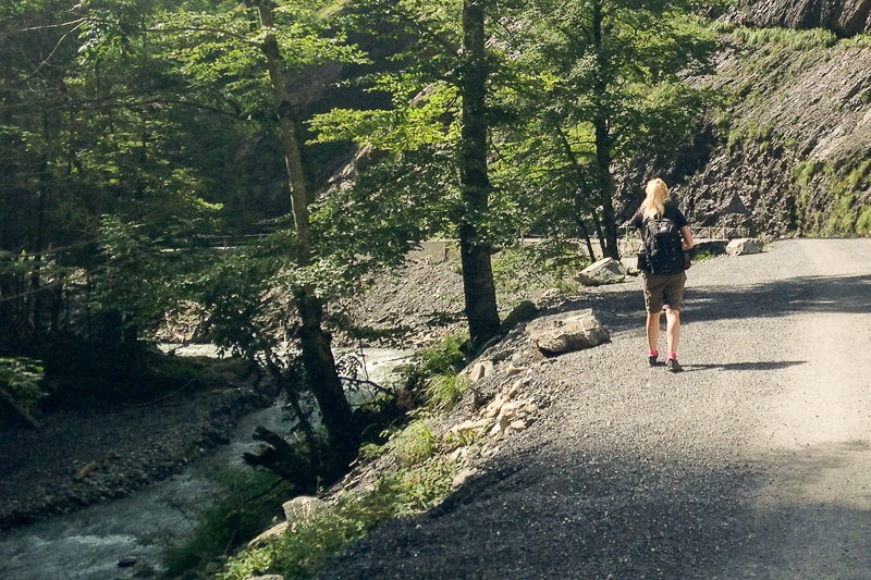 Zuerst geht es flach und breit zur Schlucht. Bild: Randy Schmieder