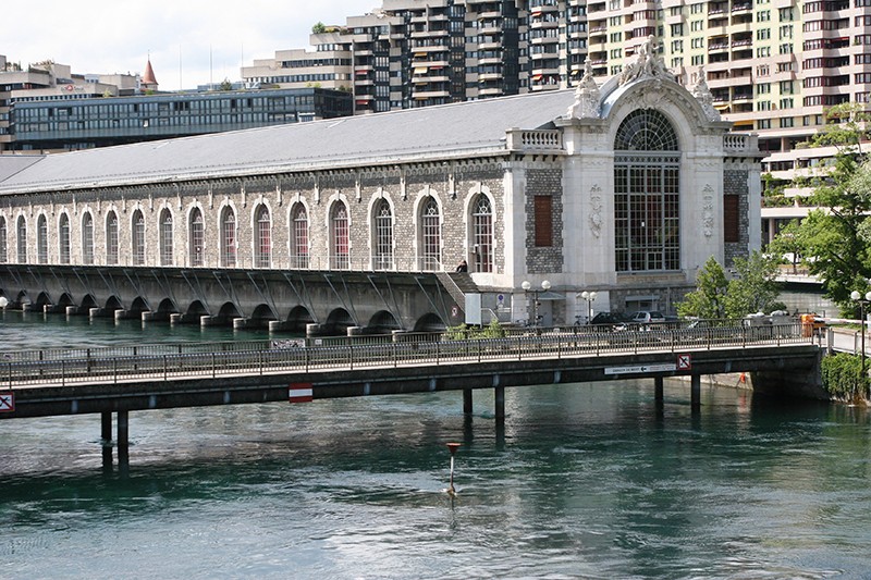 Im ehemaligen Pumpwerk Bâtiment des Forces Motrices finden heute Theater und Konzerte statt.  Bild: Hans Schüpbach. KGS