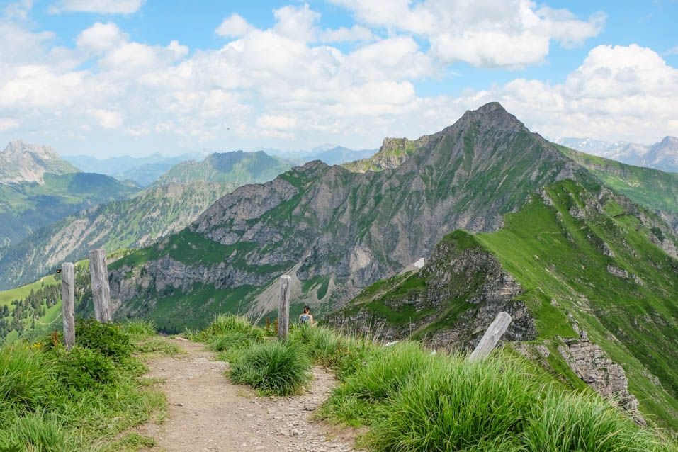 Bonheur au sommet, avec le Châtillon au premier plan et les Préalpes en arrière-plan.