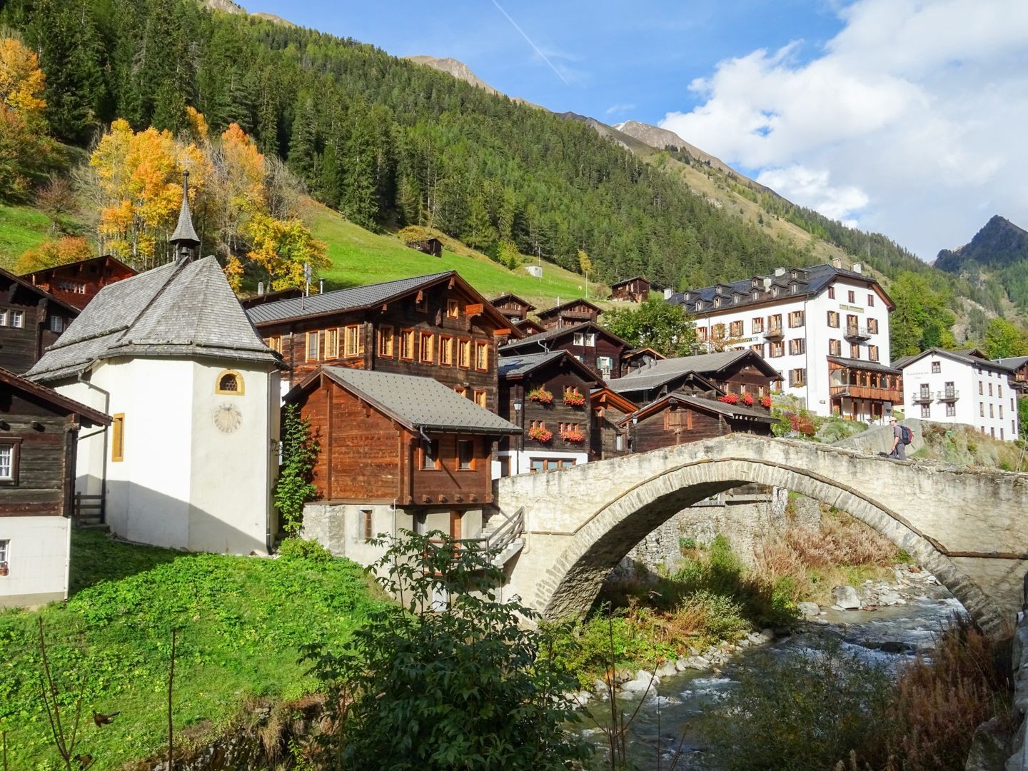 Le village de Binn et son pont en arc du XVIe siècle