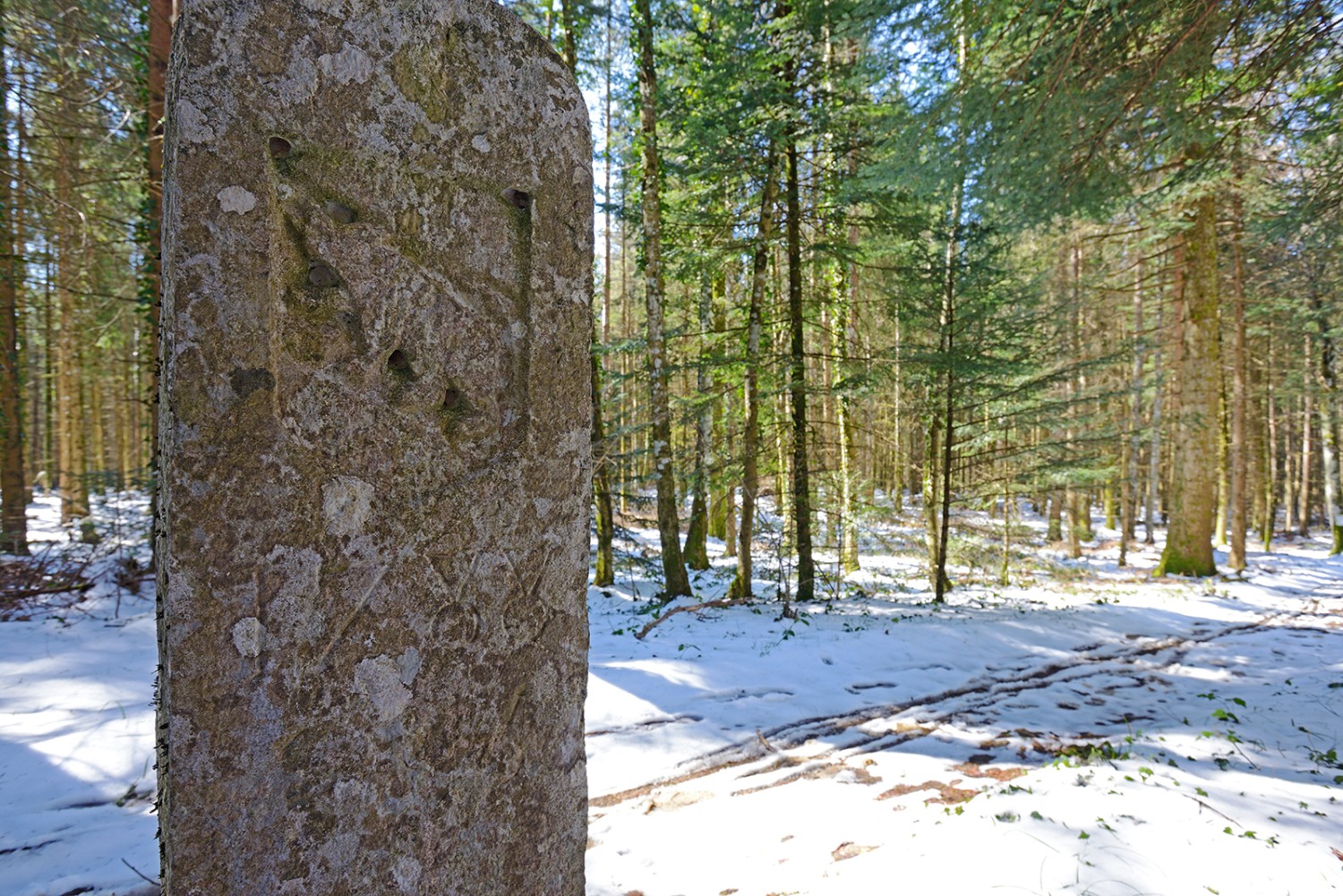 La borne près de Sous les Roches date du temps où le Jura appartenait encore à l’État de Berne.