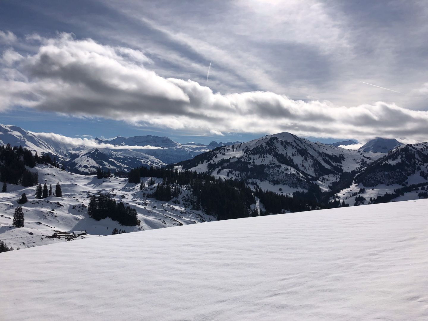 Auf der Winterwanderung wandert der Blick Richtung Rinderberg.