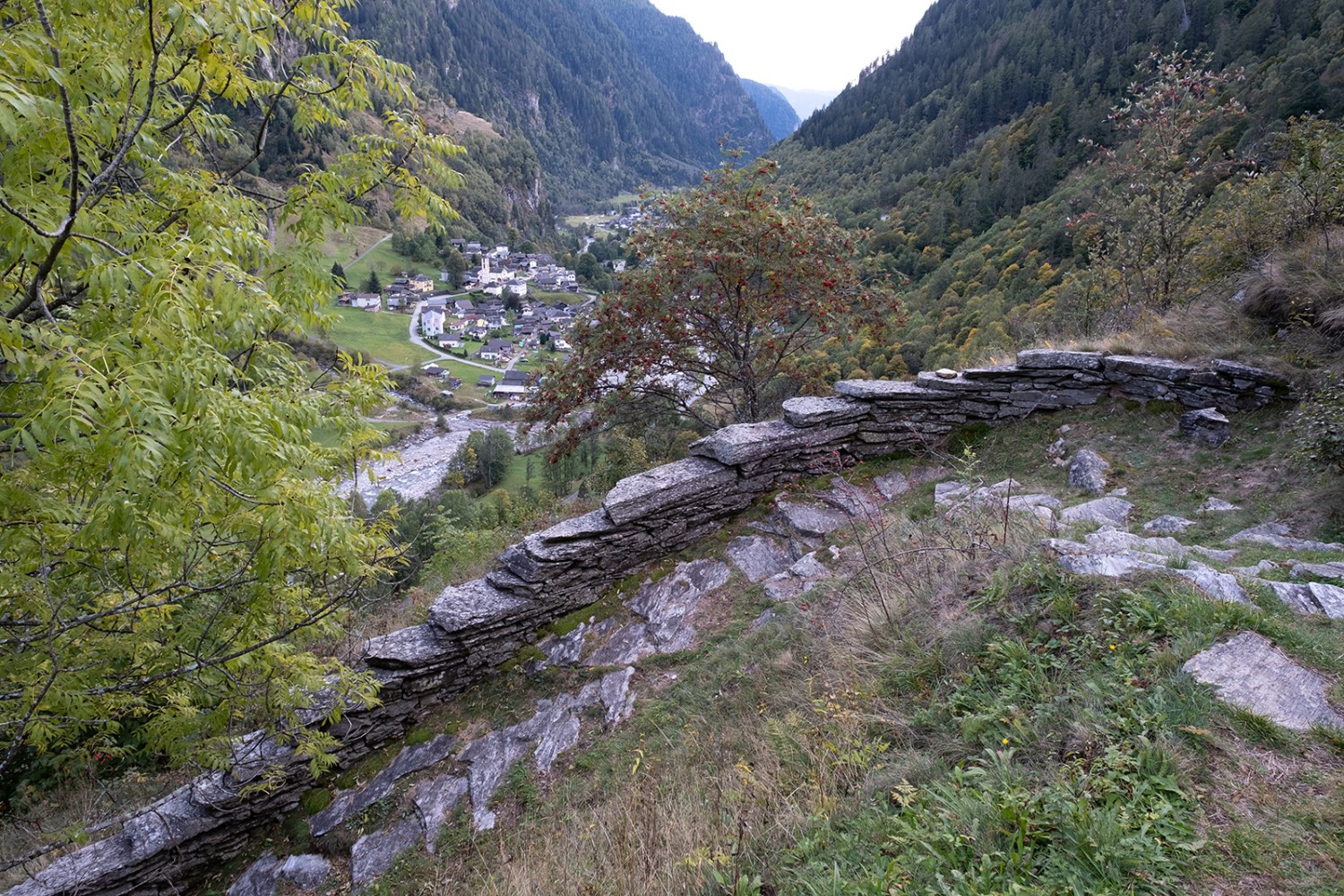 Le vieux sentier des chapelles mène de Rossa à Pro de Leura.
Photos: Markus Ruff