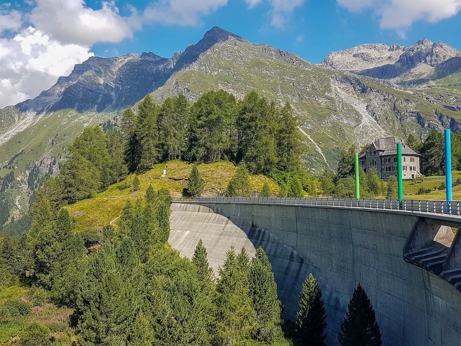 L'’impressionnant barrage d’Orden. Photo: Laura Riedi