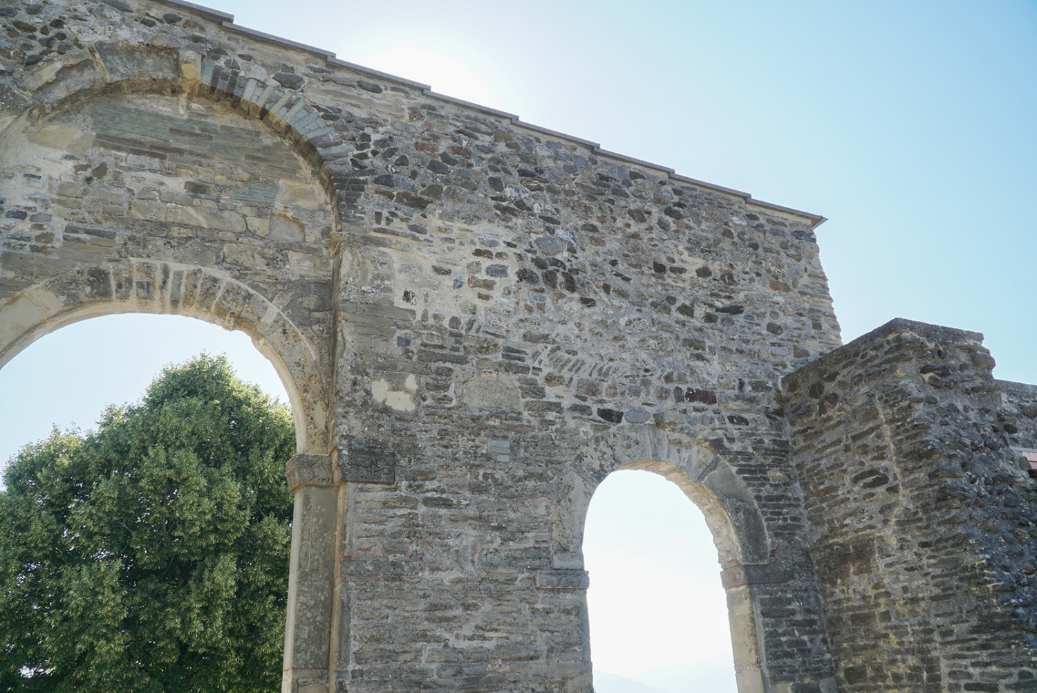 Les imposantes ruines du prieuré de Rüeggisberg.