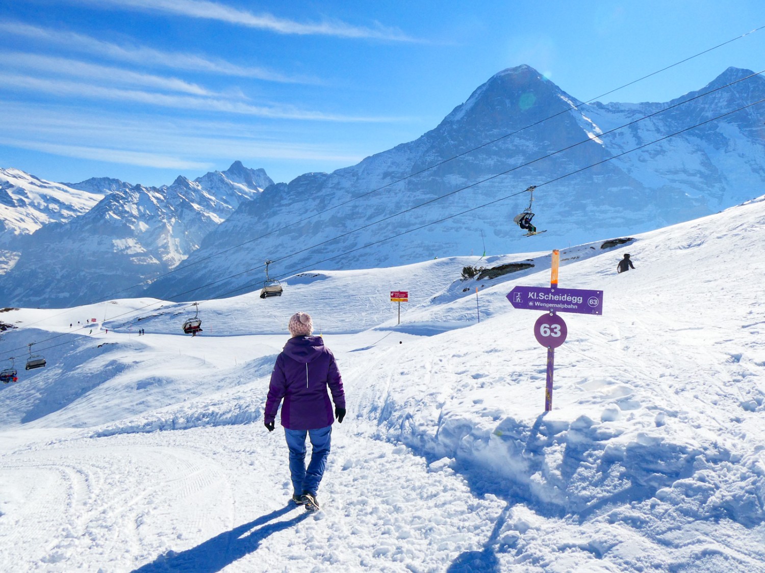 Zu Beginn der Wanderung. Man folgt immer der Nummer 63. Bild: Rémy Kappeler