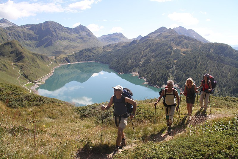 Randonnée dans un paysage de rêve au-dessus du lac Ritóm.
Photo: Winfried Stinn