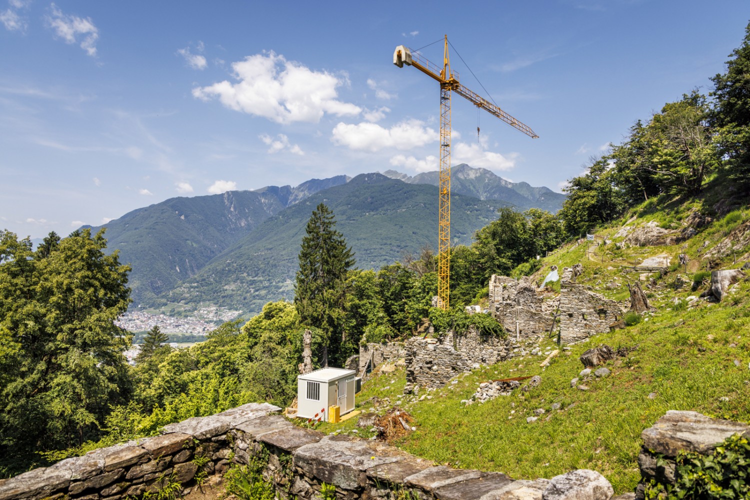 In der zweiten Hälfte der Wanderung sind die Ruinen der mysteriösen Geisterstadt Prada zu bewundern. Bild: Severin Nowacki