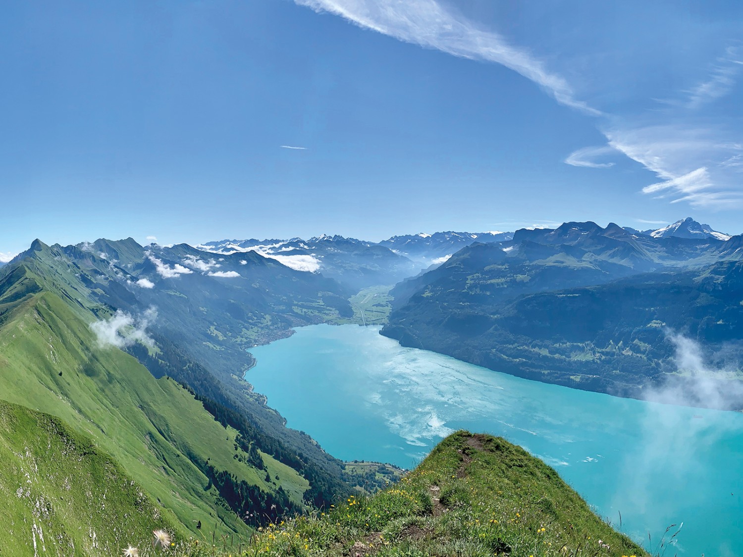 Vue depuis l'Augstmatthorn sur le lac de Brienz. Photo : Karina Peters