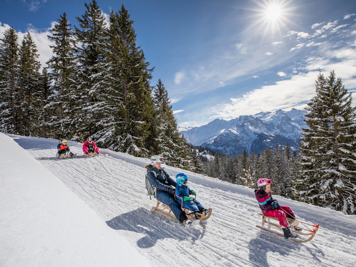 ... ou des descentes rapides sur des pistes de luge. Photo: David Birri, màd