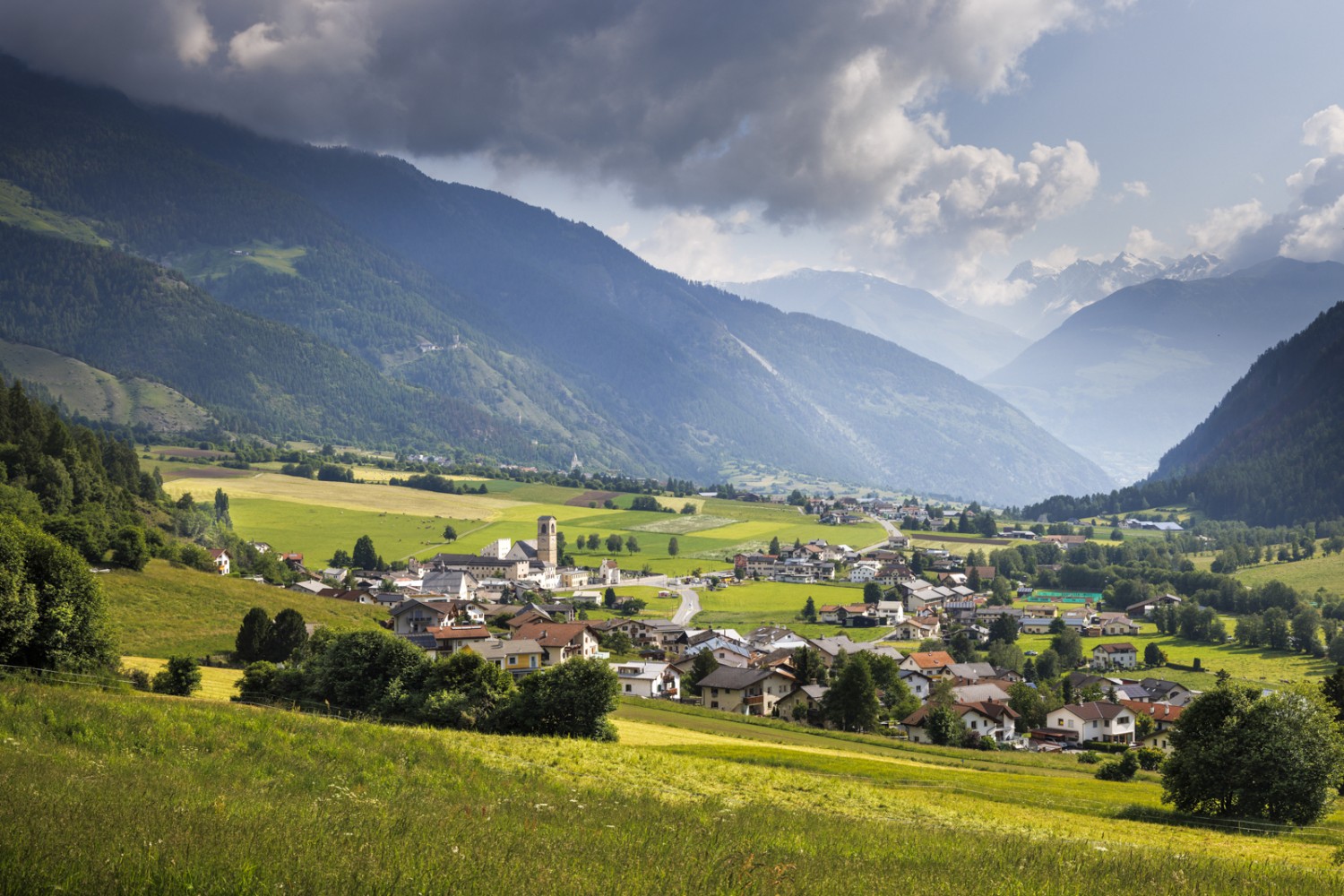 Müstair ist das Ziel der Wanderung und das letzte Dorf vor der Landesgrenze. Bild: Severin Nowacki