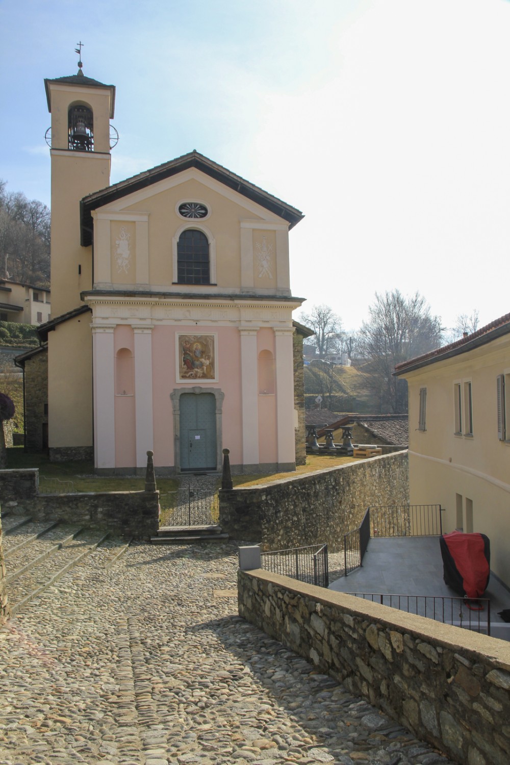 Die Kirche in Mugena. Bild: Elsbeth Flüeler