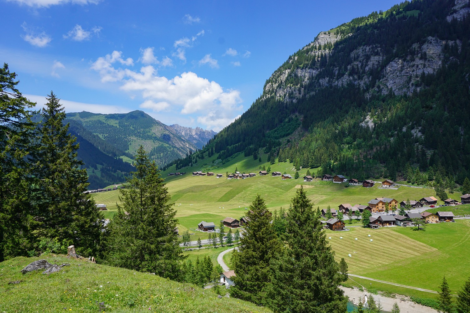 Walsersiedlung Steg: Die rechteckige Anordnung der Häuser ist einzigartig im Alpenraum.