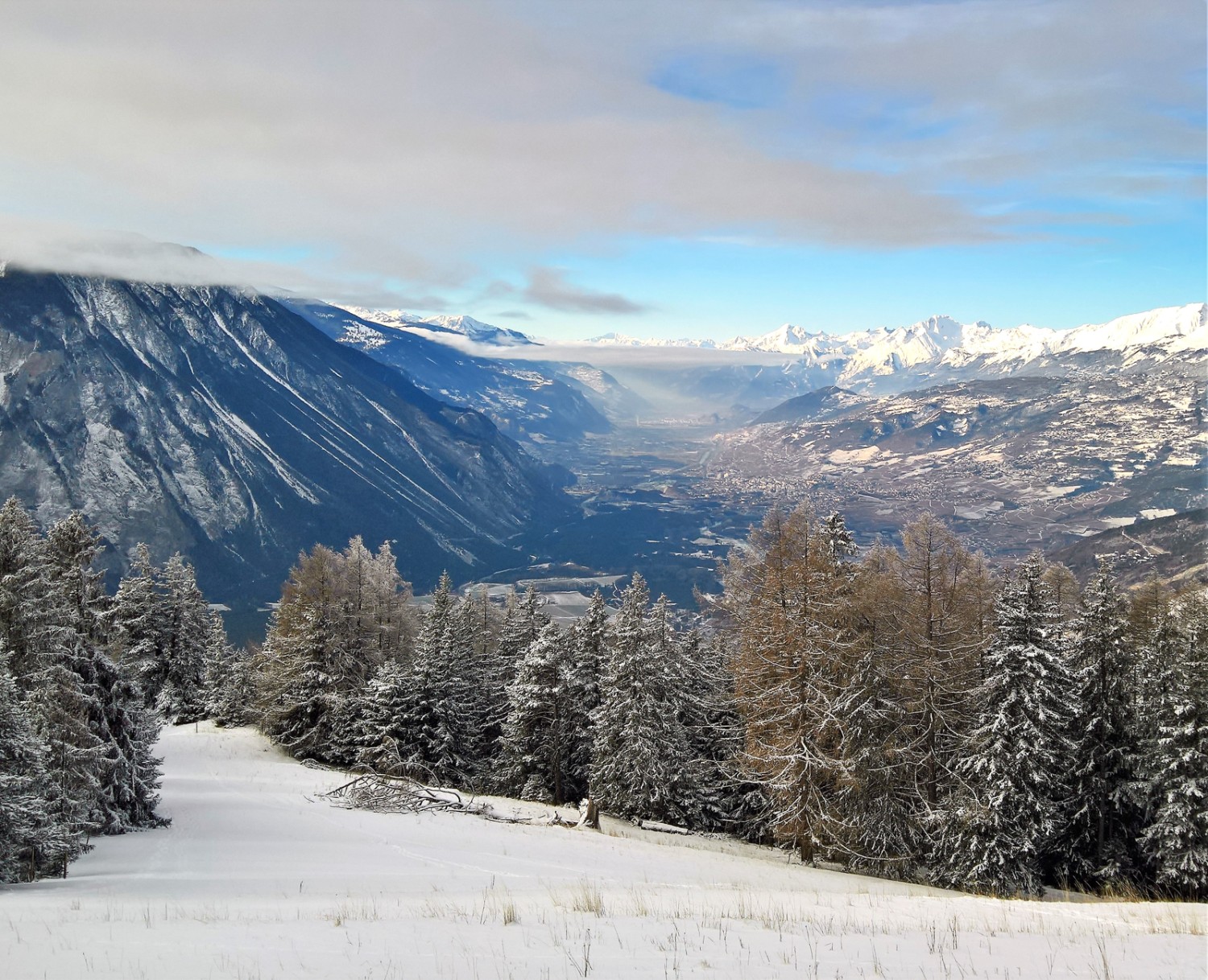 Belle vue dégagée sur la vallée du Rhône à l’entrée de la vallée de la Dala. Photo: Andreas Staeger